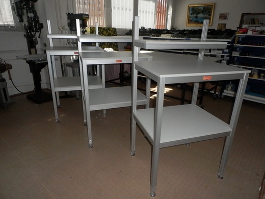 A2085-01-Stoly-02.jpg