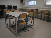 Vitríny, akvária, terária, stoly